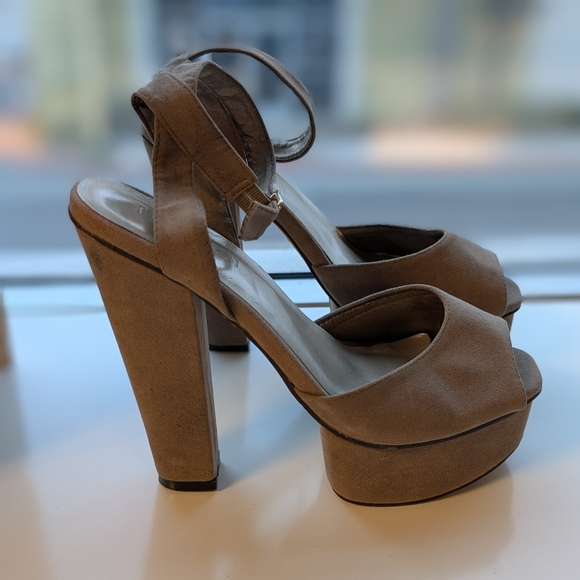F21 Platform Heels - Picture 5 of 8